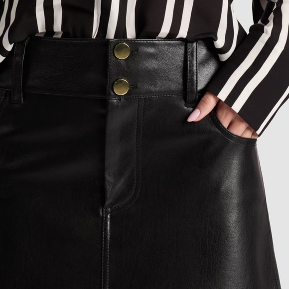 Alice + Olivia Laika Vegan Leather Mini Skirt - Picture 5 of 10